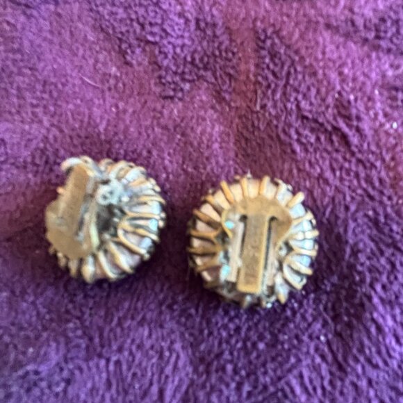 Pair of Miriam Haskell Baroque Pearl Earrings and Bonus Large Single Earring - Picture 5 of 10